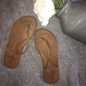 NWOT Flojo tan flip flop
